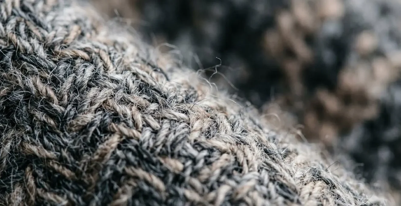 Zoom macro sur la texture d'un produit haut de gamme montrant la qualité des détails